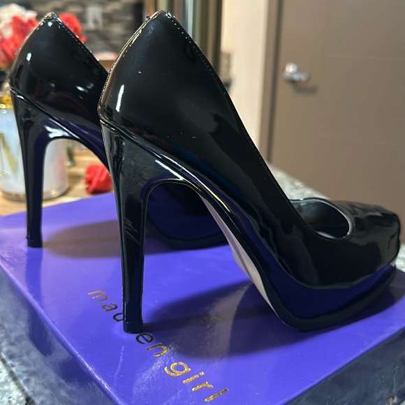 Never used, madden girl, size 5, true to size, scuffed on right heel - Picture 6 of 10